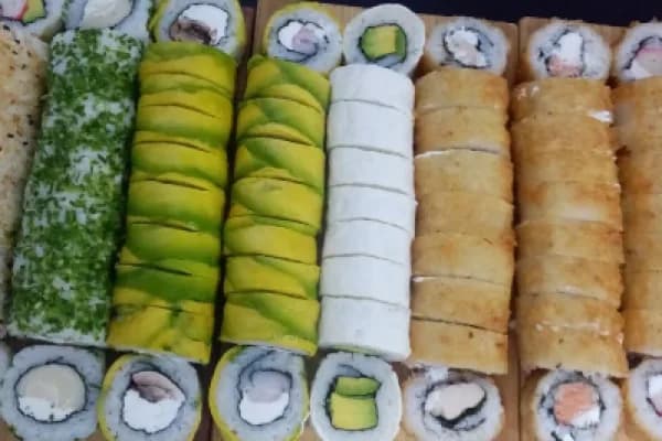 ¡Delicias imperdibles! 80 ricas piezas para compartir. No te lo pierdas — Inazumi Sushi