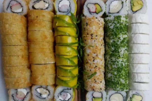 ¡60 bocados de sushi! Rico e increíble cupón que con un sabor único — Inazumi Sushi