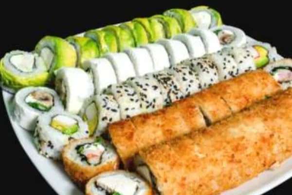 ¡Locura de sabores! RIcas 50 piezas de sushi . Imperdible descuento — Murano Sushi