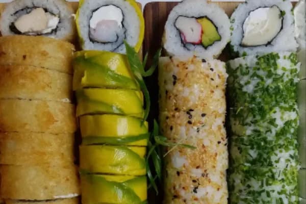 ¡40 bocados de sushi! Rico e increíble cupón que con un sabor único — Inazumi Sushi