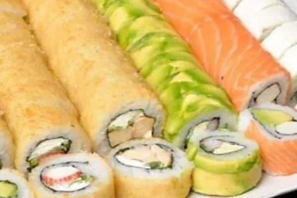 ¡Locura de sabores! RIcas 70 piezas de sushi . Imperdible descuento — Inazumi Sushi