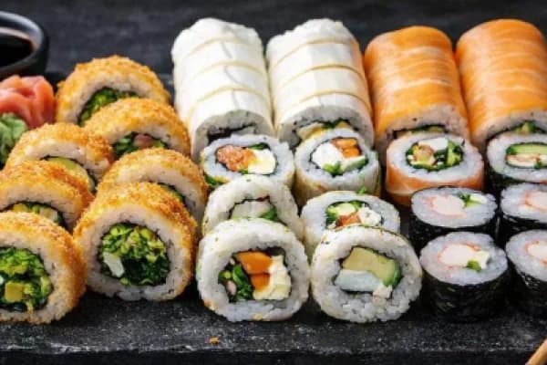 ¡50 piezas del mas rico sushi! No te quedes sin probar estas ricas piezas — Mafu food