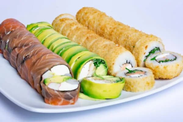 ¡Sushi fresco y delicioso con descuento! — Tako Nikkei